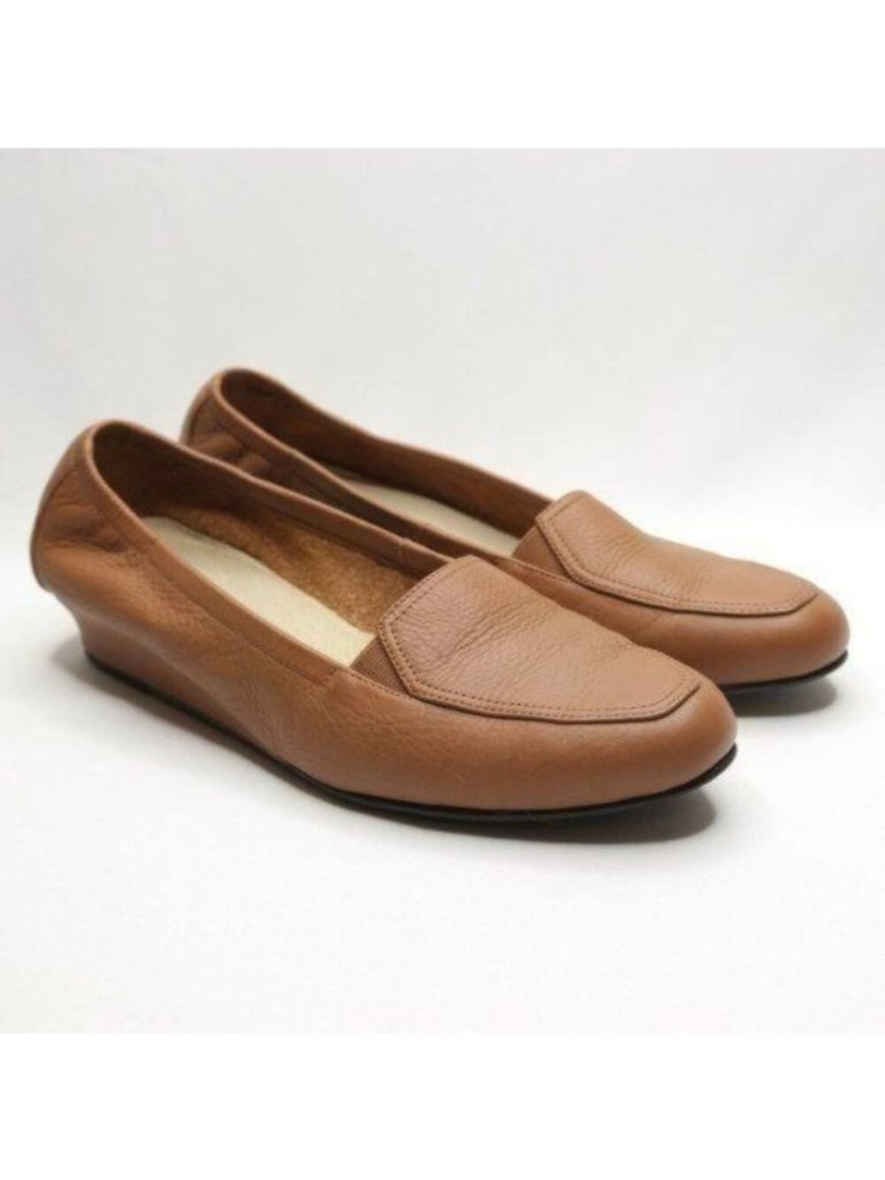 Ros Hommerson Women's Size 9.5 Tan Leather Slip On Almond Toe Wedge Loafers